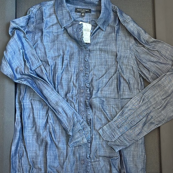 NWT Banana Republic dark wash chambray long sleeve button down shirt medium. - Picture 2 of 4